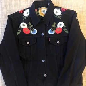 Black Levi’s ex boyfriend denim trucker jacket